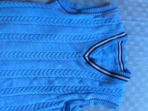 blå väst - Blå sydd väst i bra skick, den passar alla och har stretchig material. bra skick