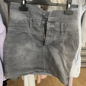 grå jeens kjol - grå jeanskjol