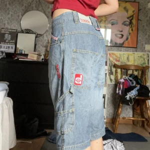 Jorts  - Baggy shorts, köpa second hand men kommer inte till användning tyvärr! Passar mig som är storlek 36:)