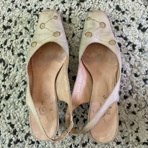 Vintage klackar - by Fidji - Vintage kitten heels köpta i Paris - använda men i bra skick!! Så himla bekväma och coola🍀