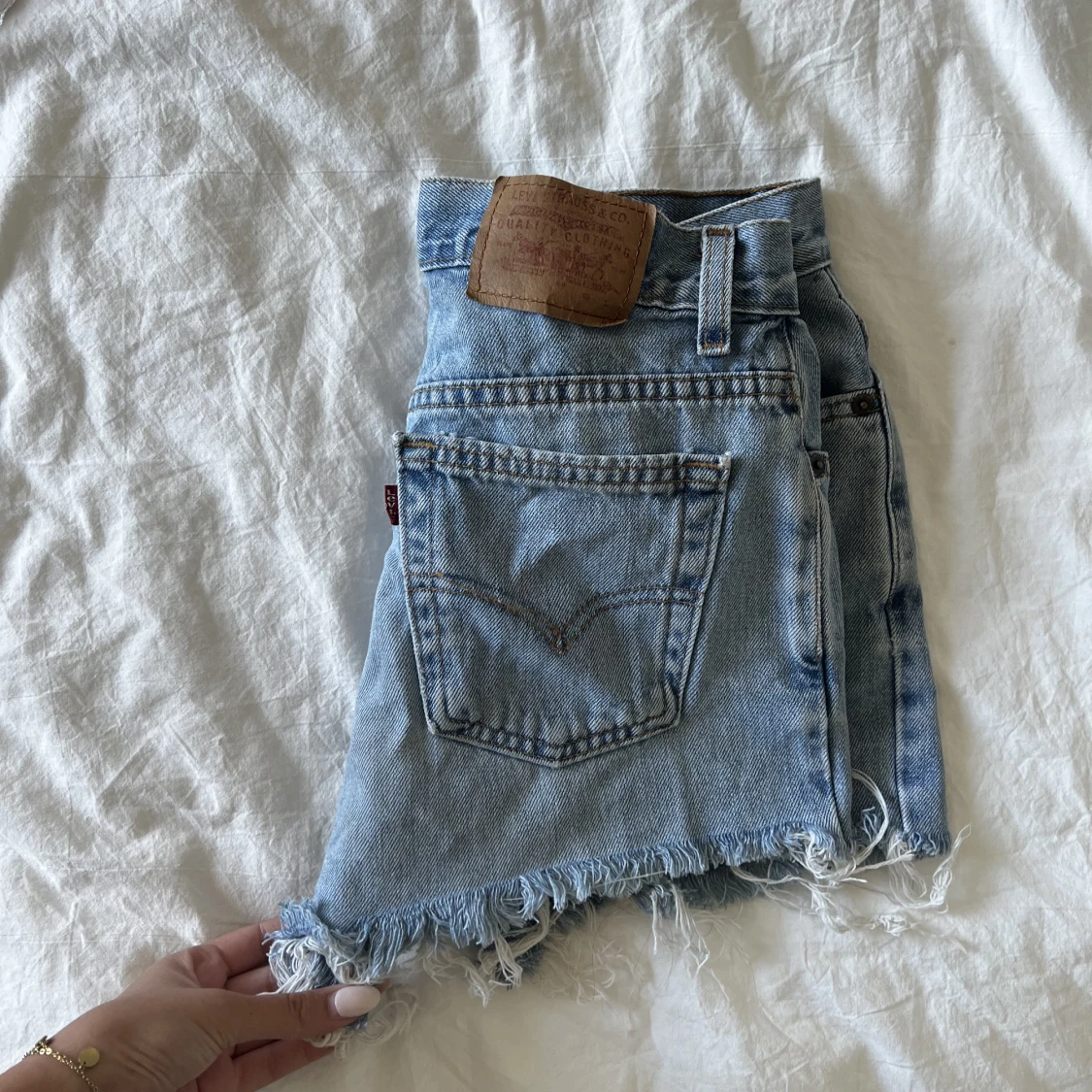 lågmidjade levis shorts  - 90