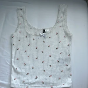 coquette linne - gulligt blommigt linne från h&m, väldigt bra skick då den knappt är använd