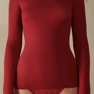 Intimissimi tröja - Jätte fin och skön Intimissimi tröja i färgen mörk röd. I fint skick💞 pris kan diskuteras.