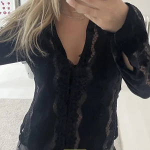 Blus - En fin sammet blus från zara