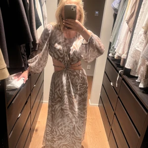 sååå fin klänning från zara - fin 