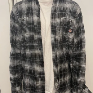 Dickies skjorta - Flanell Dickies skorta  Mycket bra skick Storlek S