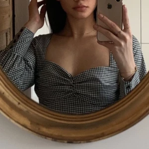 Nakd blus - Säljer denna supppeeerr fina blusen. Min absoluta favorit som tyvärr är för liten nu:( Stl XS. Köpt för 499 kr säljer för 195 kr <3