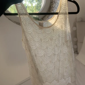 Vila topp - Fin paljett/pärl vila topp. Bra skick men några pärlor har gått av. Skriv om ni undrar något!💞