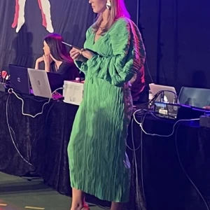 Grön klänning - Veckat material från HM, använd två gånger 