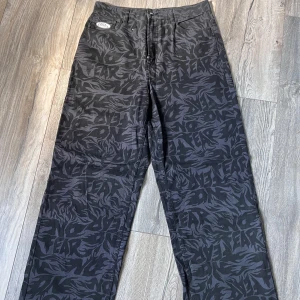 No fear jeans - Näst intill oanvända no fear jens finns på flera sidor🌺