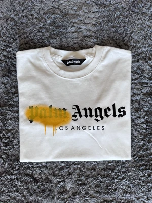 Palm Angels tröja - Storlek M. Säg till om ni vill ha fler bilder.