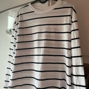 Tunn tröja från Lager 157 - Säljer denna tunna tröja från Lager 157 då jag har liknande🤍