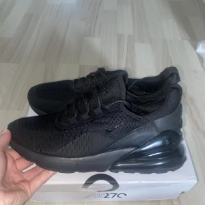 Nike skor - Säljer ett par kopior av dessa nike skor. aldrig använda, endast testade. (Passar herr) 