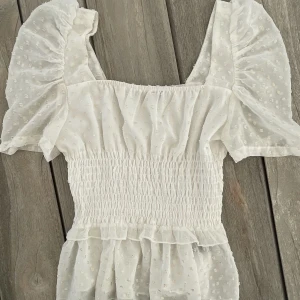 Sommar blus 💕 - Jättefin sommarblus! Nytt skick - aldrig använd 🫶🏻 Strl S 