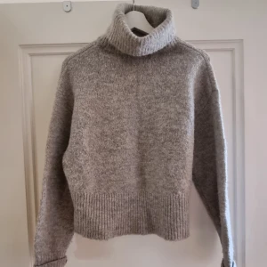 Turtleneck - En stickad turtleneck. Va en av mina favoriter men använder för sällan numera