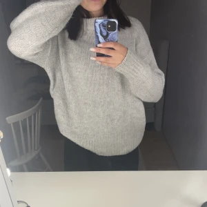 Stickad tröja  - Stl s/xs  Oversizad passar även som M