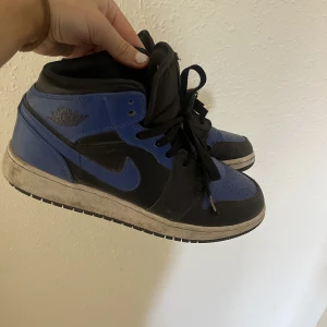 jordans - använda några gånger funkar perfekt, ingen skada  tvättar det innan köp priss diskuterss  möts upp i malmö eller postar