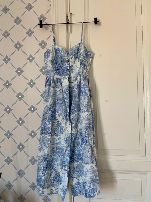 Klänning  - Somrig klänning st 34 , träffa i Göteborg eller skickar pris inkl frakten, 