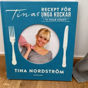 Bok för unga kockar  - Det är en bok för unga kockar det står allt möjligt. Recept på frukost, lunch, mellanmål och middag. Den här boken lärde mig att laga massa goda saker.  