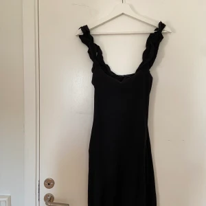 Svart klänning - Svartklänning från trendol 