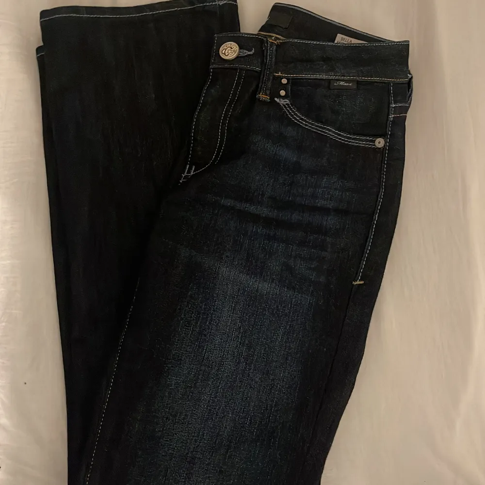 Säljer dessa supersnygga mavi jeans från zalando, dem är helt slutsålda.. Jeans & Byxor.