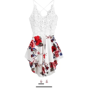 Playsuit med knytning - Storlek M Oanvänd 