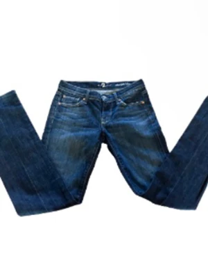 Jeans straight leg - Jeans straight leg oanvända  Sälja pga inte kommer till användning 