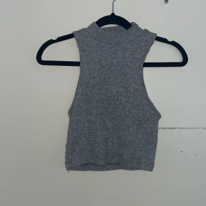 Grå topp - En söt, mjuk, ribbad topp ifrån pull&bear.