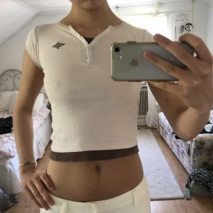 Babytee - Söt babytee i brun och rosa🤎💗