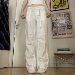 Linnebyxor!  - Fina mid waist linnebyxor, perfekta till sommaren! 💞💞 Midjemått: 76cm  Innerbenslängd: 79cm