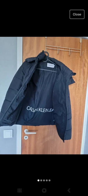 Calvin Klein Jacka  - Dunjacka funkar för hösten och vinter. Anvöbd 2 vintrar. Storlek M