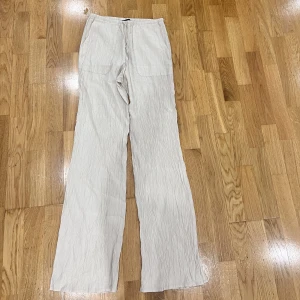 Linnebyxor - Linnebyxor från Zara, de är använda en gång. Köpta i Rom, Italien