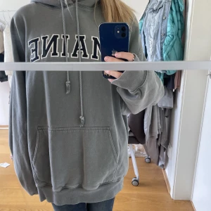 Myshoodie - Mysig väldigt oversize ”Maine” hoodie från Brandy melville❤️ Nypris lite över 400kr