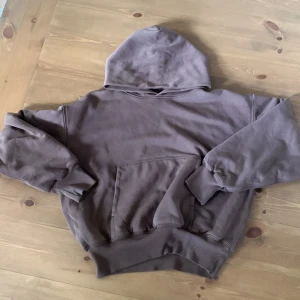 Yeezy gap hoddie  - En yeezy gap hoddie som har använts pytte lite skick 9/10