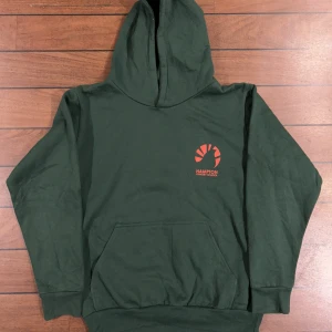 Hampton Hoodie  - Snygg vintage Hoodie i storlek XS! Bara att skriva om du undrar över något🙏