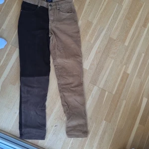 Manchester byxor  - Manchesterbyxor från boohooman