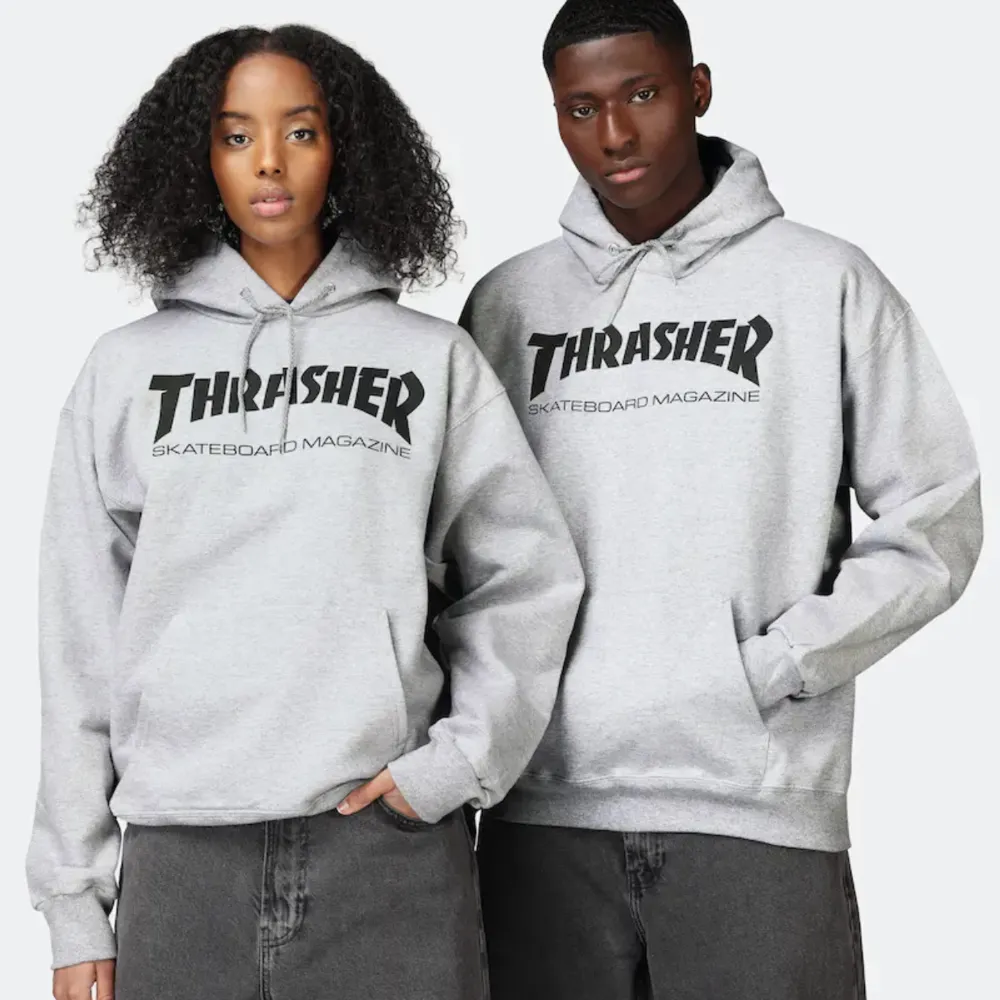 Grå thrasher hoodie i strl 34-36. Jätteskön hoodie! Den är använd men i fint skick. Är 161cm. Köpt för 1249kr. 💞. Hoodies.