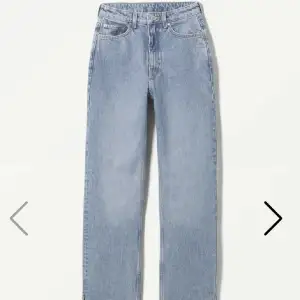 Straight jeans från weekday. Säljes pga för små. Kan tänka mig gå ner i pris.