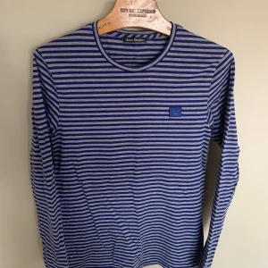 Acne Studios tröja - Acne tröja i fint skick, storlek S. PM för mer bilder