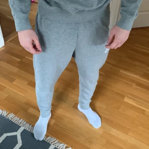 Nike mjukisbyxor - Nike mjukisbyxor, nypris 500. Ganska små i storleken