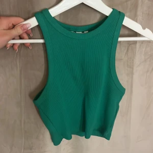 Grönt linne  - Grönt linne från hm. Aldrig använt. Storlek xs