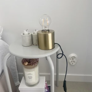 Superfin hm home lampa - Jättebra skick, mysigt ljus! Perfekt nattduksbordslampa 
