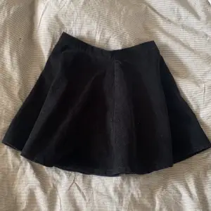 Manchester kjol från Forever 21 i storlek S📦💓