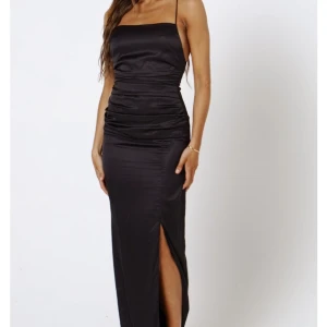 Balklänning - Jätte fin balklänning från bubbleroom! Nypris: 999kr ❤️Nyskick, lapparna är kvar! Skriv för fler bilder☺️