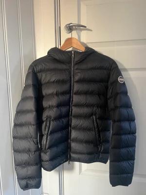 Colmar jacka - Dunjacka från colmar i mycket fint skick men kommer inte till användning, pris kan diskuteras💕💕