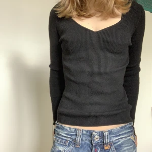 Hm stickad  - Bra skick - lite nopprig men går att få bort