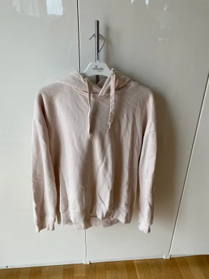 Basic beige hoddie - Säker en beige hoddie från lager 157.