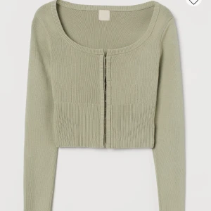 Corset tröja  - Säljer denna ”corset” kofta. Strl Xs aldrig använd så nyskick. 120kr + 54kr i frakt.