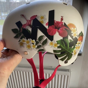 Barnhjälm - Barnhjälm. Aldrig använd.