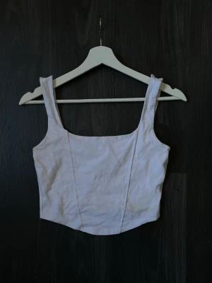 Topp - Topp / Linne från Gina Tricot 